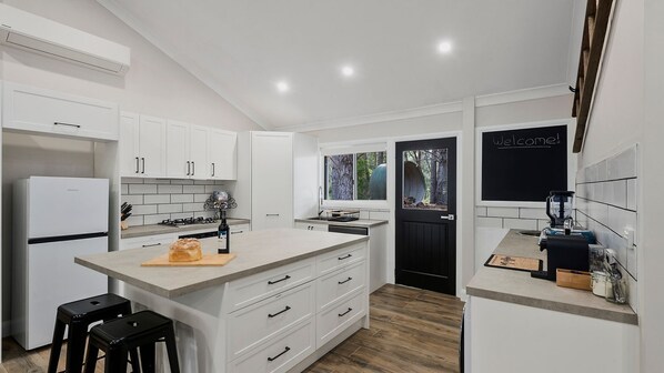 Fridge, microwave, oven, stovetop - The Cottage, Colo Vale, Southern Highlands (Colo Vale)