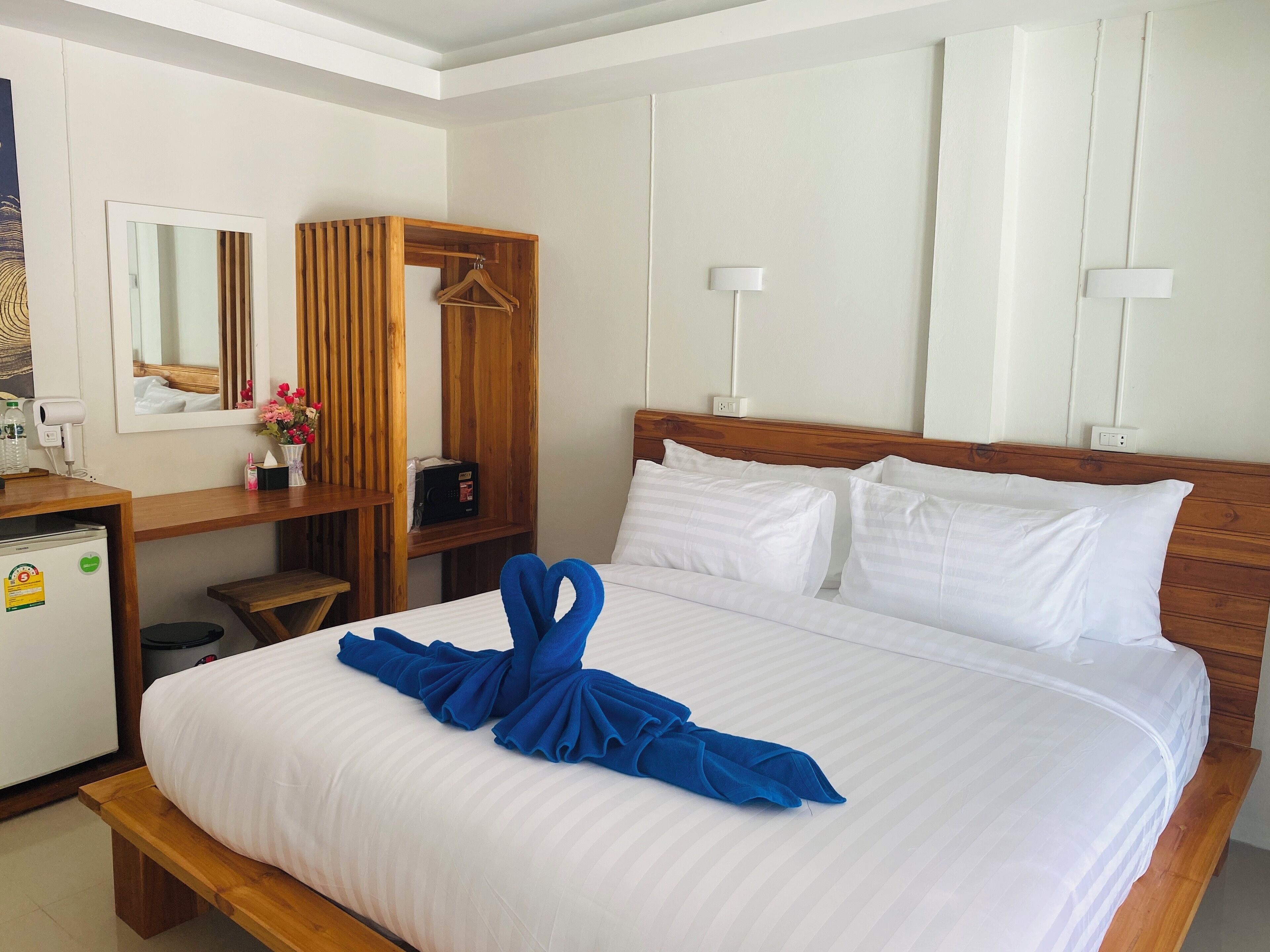 Villa junior, vista parcial al mar | Caja de seguridad en la habitación y wifi gratis 