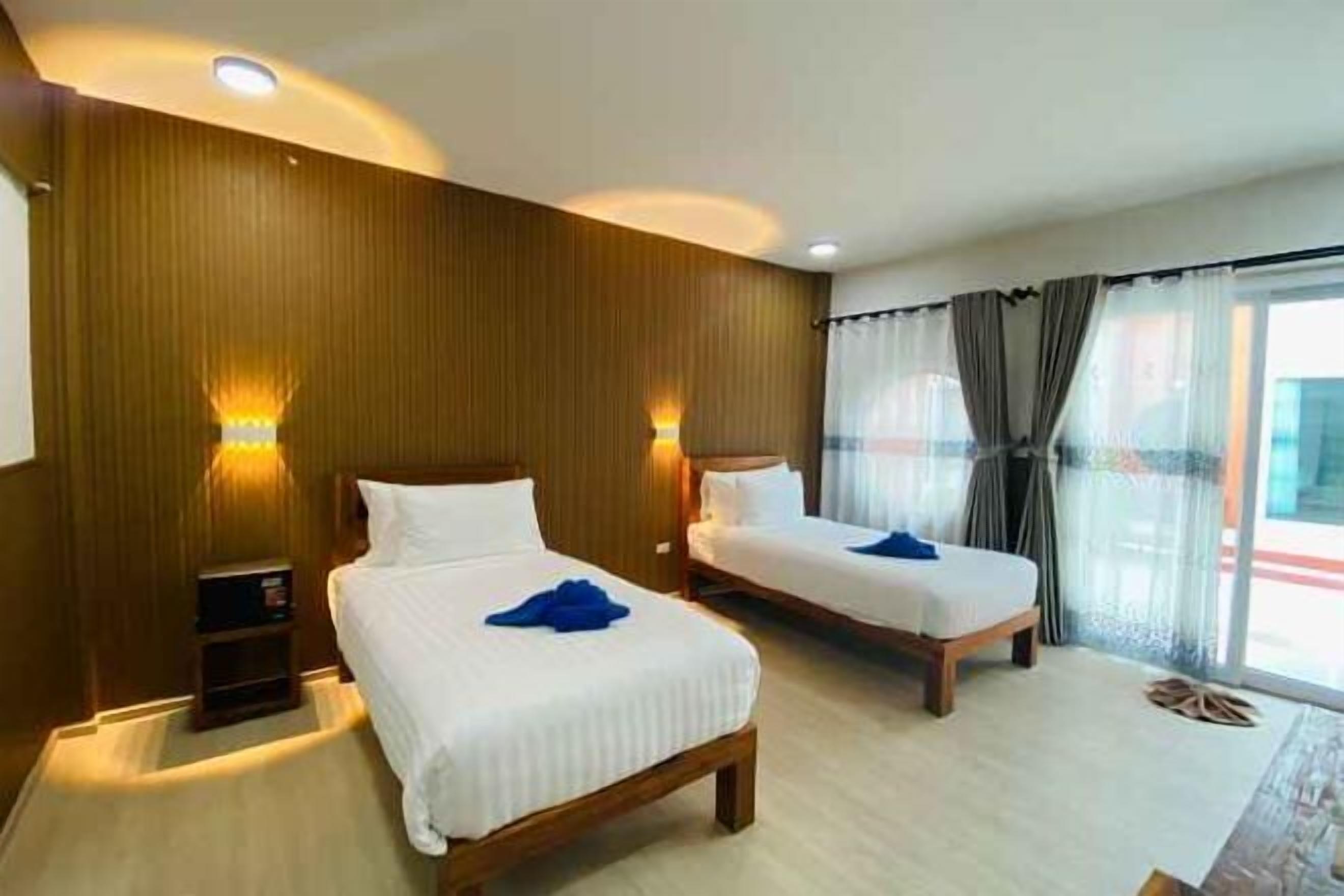 In-room safe, free WiFi