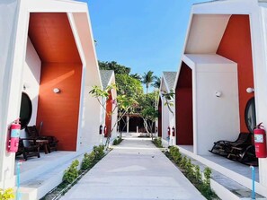 Habitación triple superior, vista al jardín | Áreas de la propiedad