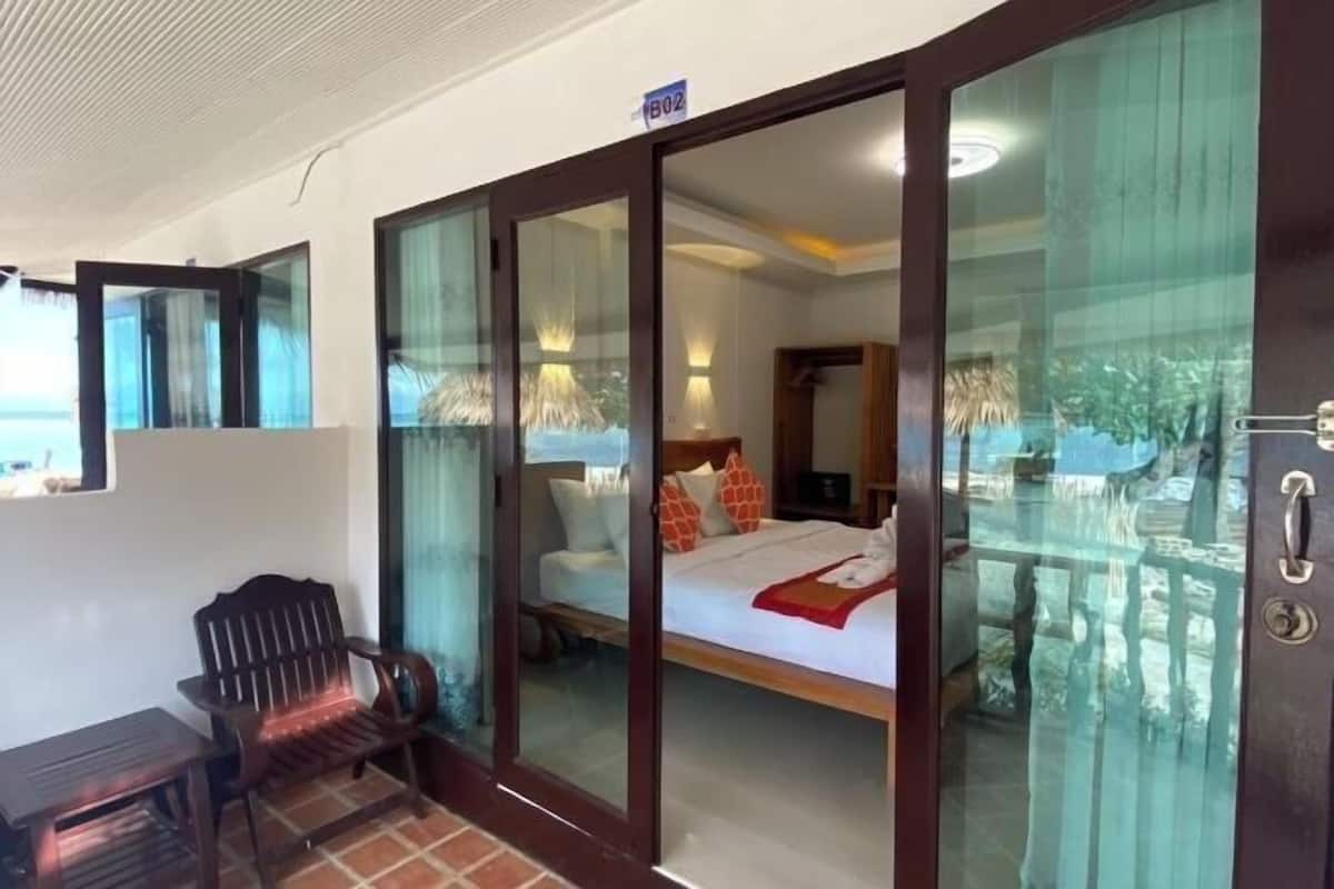 In-room safe, free WiFi