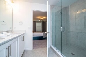 Hair dryer, towels - Modern Luxury House - Resort Access (Davenport)