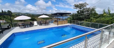 Utomhuspool