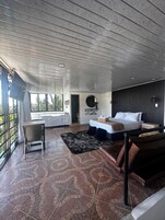 Deluxe Room, Lake View | Hypo-allergenic bedding, soundproofing, free WiFi, bed sheets