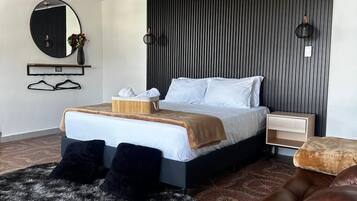 Deluxe Room, Lake View | Hypo-allergenic bedding, soundproofing, free WiFi, bed sheets