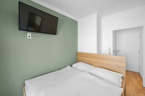 1 bedroom, desk, free WiFi, bed sheets