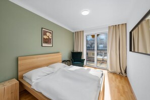 1 bedroom, desk, free WiFi, bed sheets - Flora Collections - Studio room with shared kitchen (Vienna)