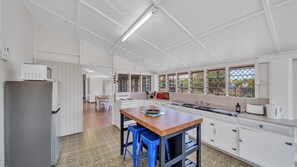 Kühlschrank, Mikrowelle, Geschirrspüler