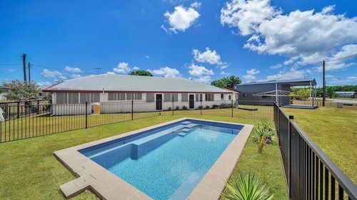 Reef Shack Beach Vibes Stroll to the beach