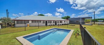 Reef Shack Beach Vibes Stroll to the beach