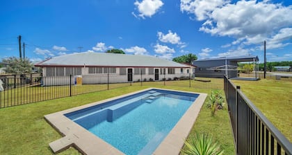 Reef Shack Beach Vibes Stroll to the beach