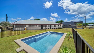 Reef Shack Beach Vibes Stroll to the beach