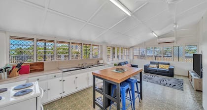 Reef Shack Beach Vibes Stroll to the beach