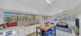 Reef Shack Beach Vibes Stroll to the beach