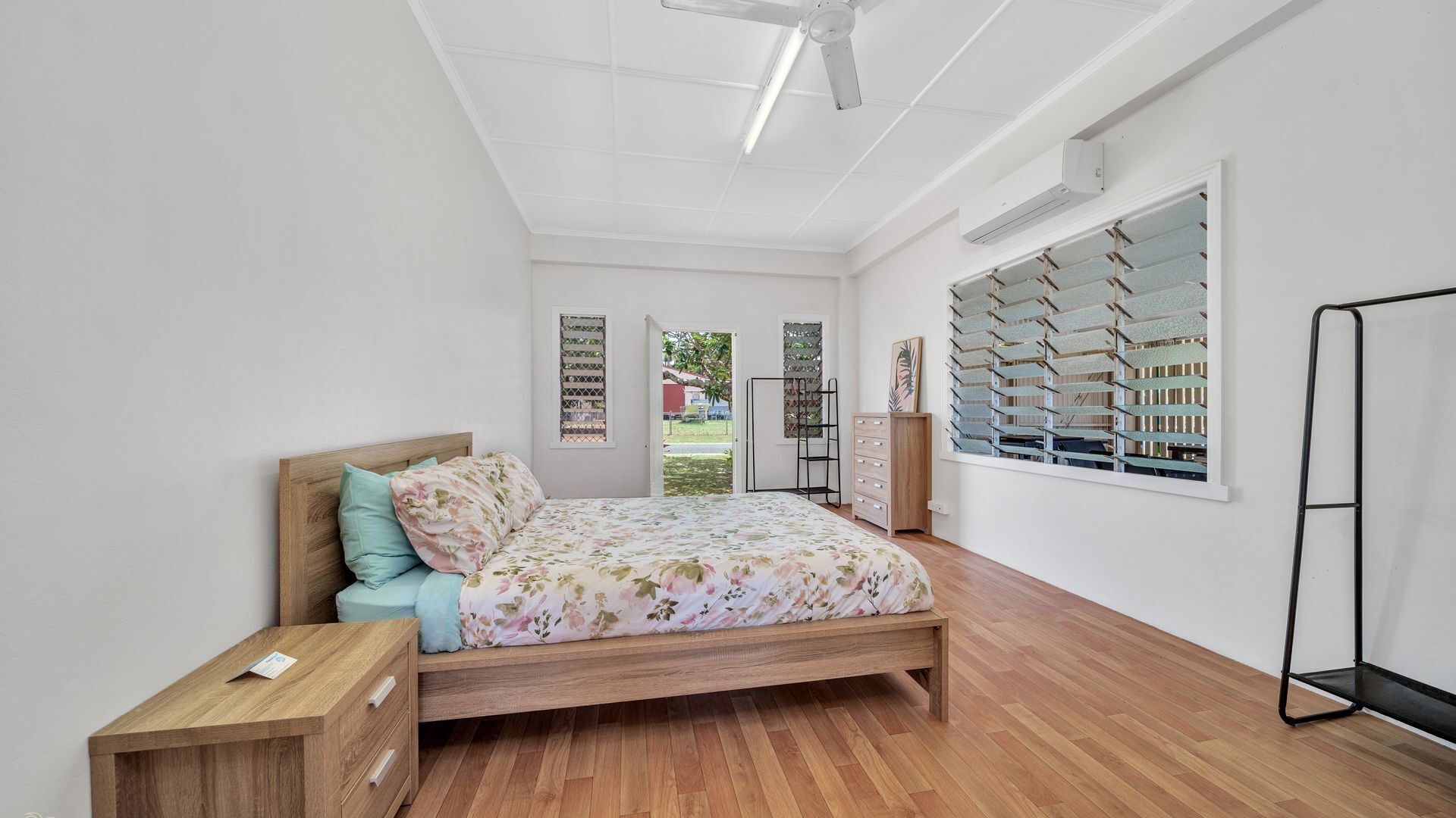 5 bedrooms, iron/ironing board, travel cot, bed sheets