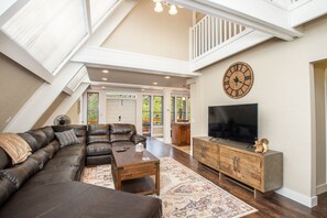 Smart TV, fireplace, DVD player, table tennis