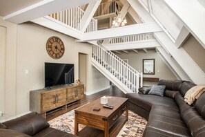 Smart TV, fireplace, DVD player, table tennis