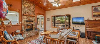 BunnyLand Lodge | Panoramic Mt. Views | Fantastic Backyard Patio | Scenic Location in Flagstaff