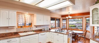 BunnyLand Lodge | Panoramic Mt. Views | Fantastic Backyard Patio | Scenic Location in Flagstaff