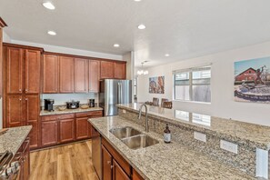 Fridge, microwave, oven, stovetop - Deer Ridge | Peak Views | Game Room | AC | Perfect Base for Northern AZ Exploration (Flagstaff)