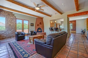 TV, fireplace - Hutson Lane | Stunning Views | Secluded Central Location | Outdoor Pizza Oven | Sedona's Essence (Sedona)