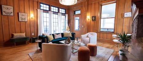 Smart-tv en een open haard