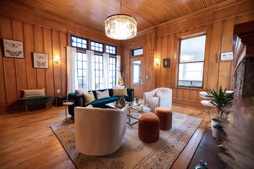 Doc's Place | Historic Jewel In Downtown Flagstaff | Sophisticated Elegance