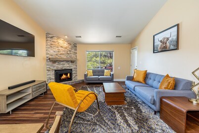 Mountain Jewel | Modern Townhome in the Pines | Great Location | Near Downtown Flagstaff
