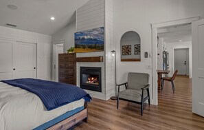 4 bedrooms, desk, iron/ironing board, free WiFi