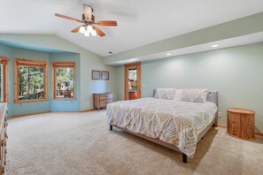 5 bedrooms, desk, iron/ironing board, free WiFi - Eagles Landing  | Spacious Home & Casita | Prime Flagstaff Location (Flagstaff)
