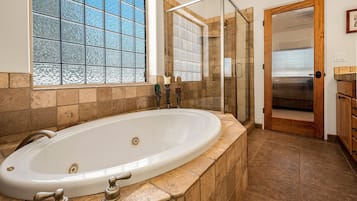 Secadora de cabello y papel de baño