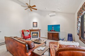 Smart TV, lareira, videogames