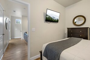 4 bedrooms, iron/ironing board, free WiFi, bed sheets