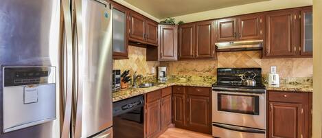 Frigorífic, microones, forn i placa de cuina