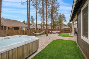 Terrace/patio - Windtree Retreat | Hot Tub | Pet-Friendly | Fire Pit | Near Downtown (Flagstaff)