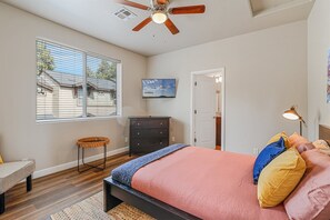 4 Schlafzimmer, Schreibtisch, Bügeleisen/Bügelbrett, kostenloses WLAN