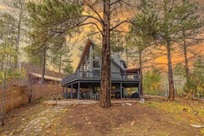 Lower unit only (Upper unit available separate or together) - Cozy Hilltop Retreat | Quiet Street | Near Downtown and NAU | Private Forested Setting (Flagstaff)