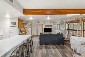 TV - Cozy Hilltop Retreat | Quiet Street | Near Downtown and NAU | Private Forested Setting (Flagstaff)