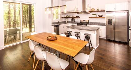 Hannah Lane Haven | Forest Views | Great Location | Family-Friendly Stay