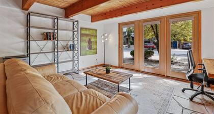 Hummingbird Haven | Pet-Friendly Casita | Cozy Gas Fireplace | Close to Downtown