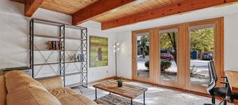 Hummingbird Haven | Pet-Friendly Casita | Cozy Gas Fireplace | Close to Downtown
