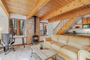 Una Smart TV, una chimenea