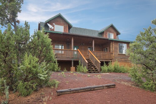 Ontario Ave | Remodeled Log Cabin on 1 Acre | Gateway to Grand Canyon | Amazing Views