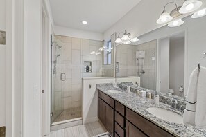 Shower, hair dryer, towels, toilet paper - Our Happy Place | Minutes to Downtown & NAU | Brand New Home (Flagstaff)