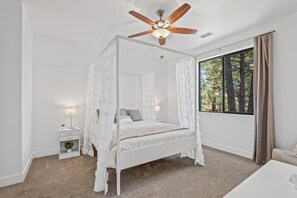 4 Schlafzimmer, Schreibtisch, Bügeleisen/Bügelbrett, kostenloses WLAN