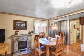 Dining - The Bunk House | Historic Cabin | Firepit | Pet-Friendly | Near Grand Canyon (Bellemont)