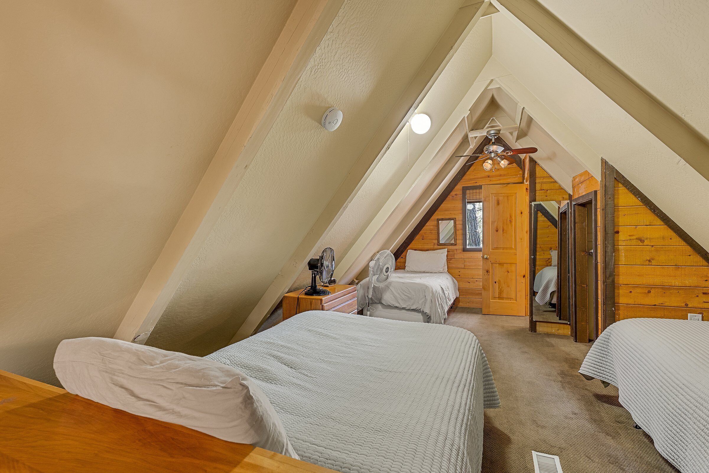 3 bedrooms, travel cot, free WiFi, bed sheets