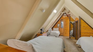 3 bedrooms, travel cot, free WiFi, bed sheets