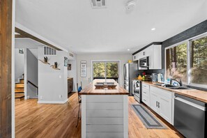 Køleskab, mikrobølgeovn, ovn, kogeplade