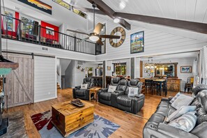 TV connectée, cheminée, table de tennis de table